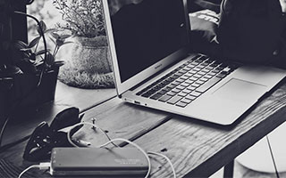 王勤伯：阳性球员也能上场 欧足联防疫流程已过时？